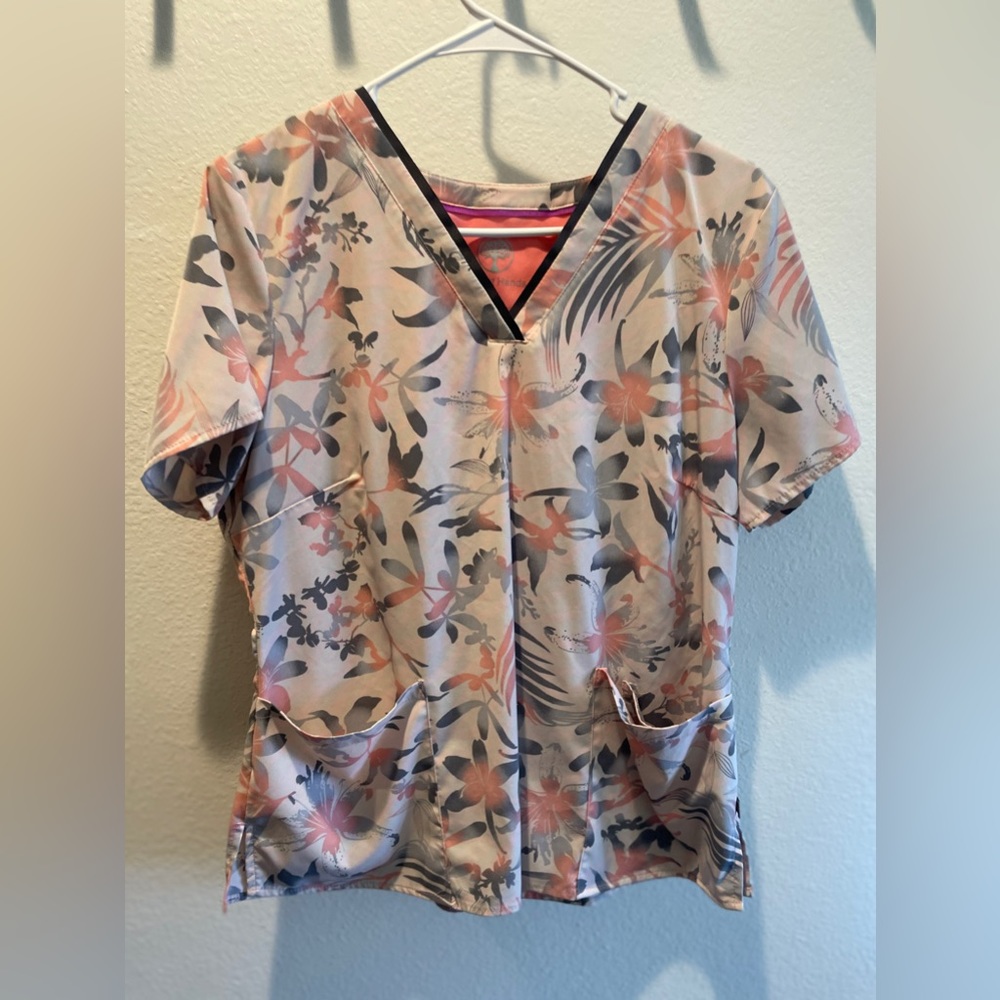 Healing Hands Scrub Top size L